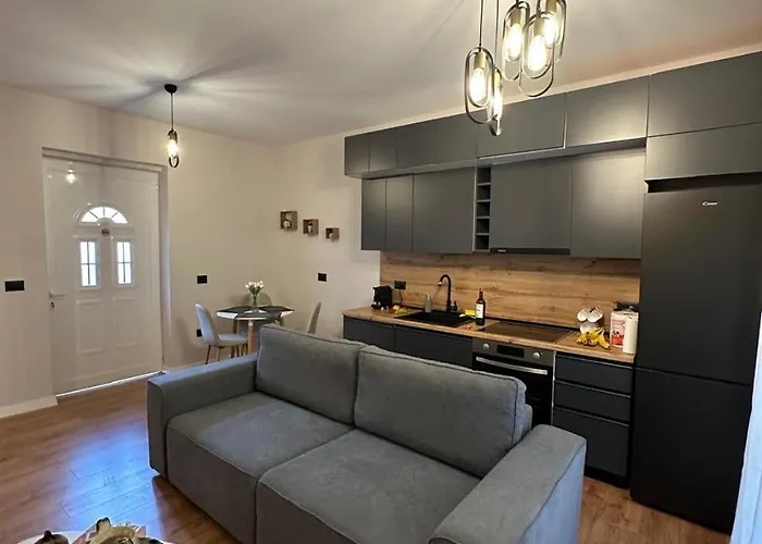Bougainvilla Apartment *