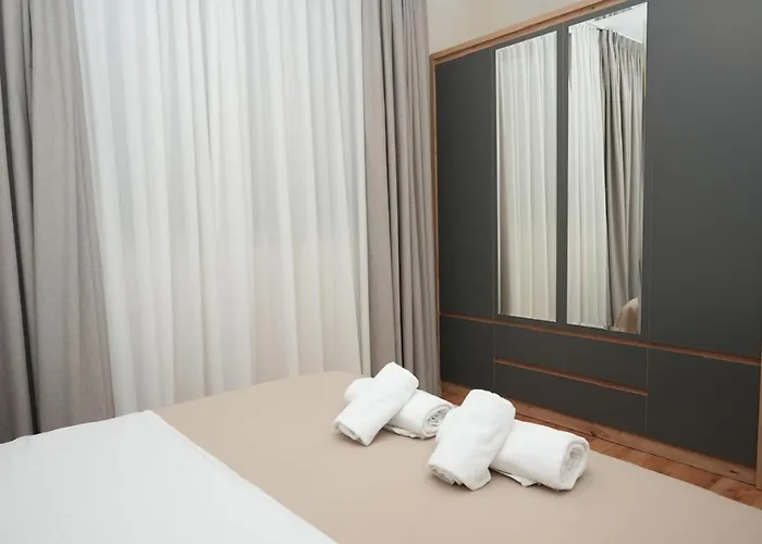 Bougainvilla Тирана