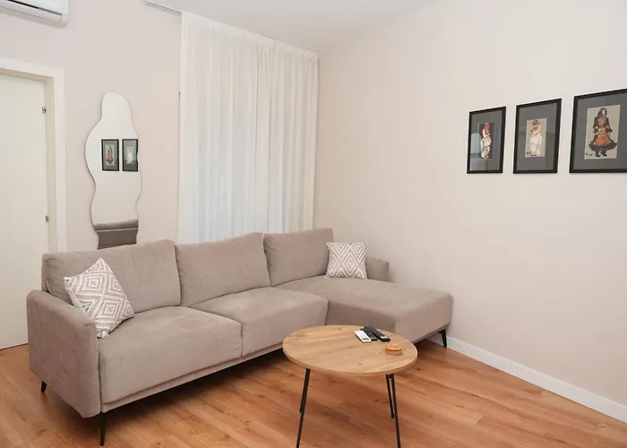 Bougainvilla Apartment *