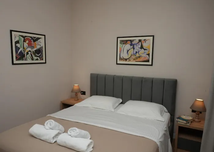 Bougainvilla Тирана