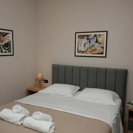 Bougainvilla טיראנה